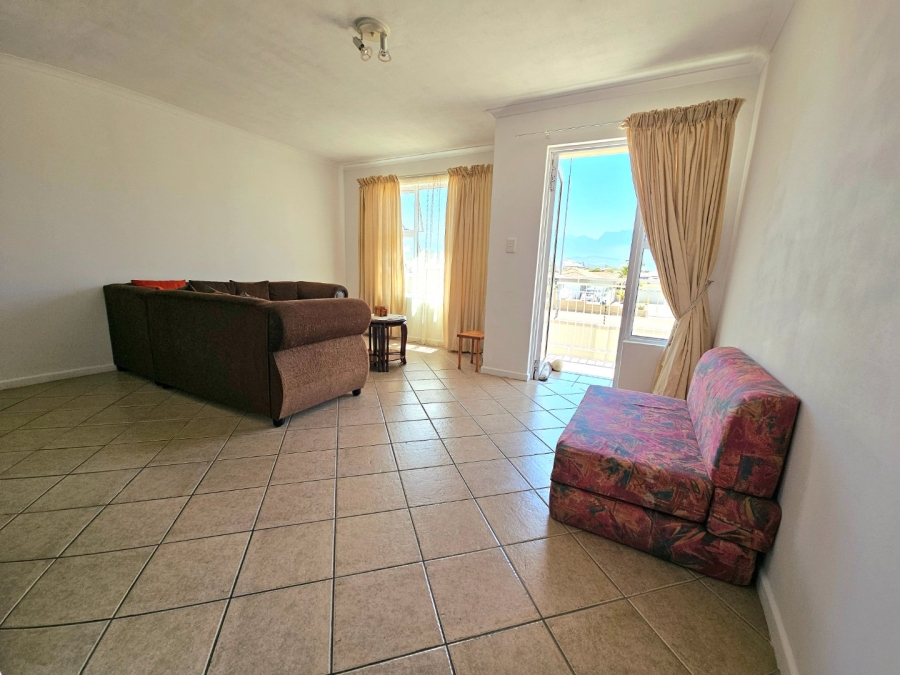 2 Bedroom Property for Sale in Whispering Pines Western Cape